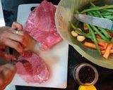 Foto langkah ke 1 dari resep Steak lada hitam.