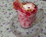 A picture of step 5 of Strawberry crushed milk shake with vanilla ice cream.
