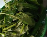 Foto langkah ke 1 dari resep Tumis kangkung + bunga kasturi.