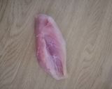 A picture of step 1 of Chicken cordon bleu.