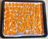 A picture of step 10 of Baked carrot chips.