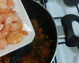 A picture of step 4 of Tom yum shrimp rice.