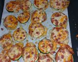 Foto del paso 5 de la receta: Mini pizza de calabacín 🍕