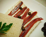 Foto del paso 1 de la receta: Sándwich de anchoas con crema de cabrales
