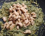 Foto del paso 7 de la receta: Ñoquis con pechuga de pavo, espinacas y queso crema