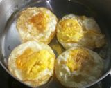 Foto langkah ke 2 dari resep Telur ceplok saus Inggris.