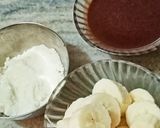 A picture of step 1 of Chocolate Banana Shake.