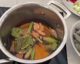 A picture of step 1 of Tom-Yam Seafood.