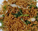 Foto langkah ke 4 dari resep Mie Telur Goreng pakai ebi.