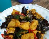 Foto langkah ke 5 dari resep Oseng Tahu Jamur Kuping.