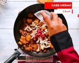 Foto langkah ke 6 dari resep Ayam Gurih Kacang Mede.