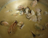 Foto del paso 9 de la receta: Arroz con langostinos, berberechos y mejillones