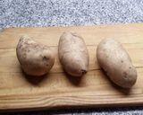 Foto del paso 1 de la receta: Puré de papas dos quesos con jamón y verdeo