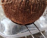Foto del paso 2 de la receta: 🥥 Coco fresco y cómo abrirlo fácil 🥥