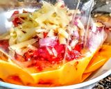 Foto del paso 2 de la receta: HUEVOS RELLENOS🥚🌶️🍅🌰🥩🧀🥑 En Bolsa...!