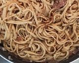 Foto del passaggio 2 della ricetta Spaghetti con pancetta e pane tostato