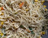 Foto langkah ke 6 dari resep Mie goreng/pelengkap.