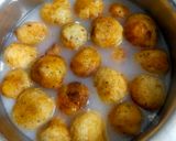 A picture of step 3 of Dahi Bhalla.
