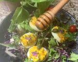 Une image de l'étape 10 de 🥄🍋🍃Œufs🥚mimosas 🍽️🧉🍯sur lit de salade 🥗.