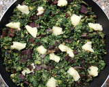 Foto del paso 4 de la receta: 🥘 Revuelto de remolacha, hojas de remolacha, huevo y muzzarella 🥘 Receta de aprovechamiento