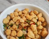Foto langkah ke 8 dari resep Tahu cabe garam anak kos.