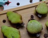 A picture of step 4 of French Christmas Tree Macrons.