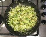 Foto del paso 2 de la receta: Quiché de espinacas, pasas y piñones