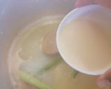 Gambar langkah 3 resipi Tom Yam Goong Udang.