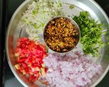 मटकी भेळ (Mataki bhel recipe in marathi) रेसिपी स्टेप 1 फोटो 