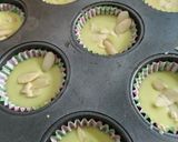 Gambar langkah 5 resipi Muffin Pandan.