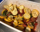 Une image de l'étape 7 de Courgettes jaunes aux tomates, poivrons verts et herbes de Provence.