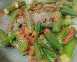 A picture of step 5 of Masaledar Bhindi.