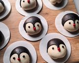 Foto langkah ke 6 dari resep Bakpao Karakter Pinguin.