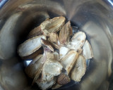 A picture of step 2 of Dates ice cream.