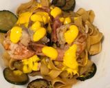 Foto del passaggio 6 della ricetta Tagliatelle con zucchine e gamberoni code e crema di zafferano