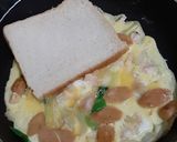 Foto langkah ke 2 dari resep Roti john simple.