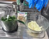 Foto del passaggio 2 della ricetta Pesto con il ciuffo di carote
