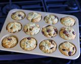 Foto del paso 6 de la receta: Muffins de Banana y Chocolate! 🍌🍫 Fáciles y económicos