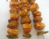 A picture of step 2 of Tandoori paneer mushrooms.