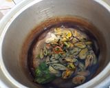 Foto langkah ke 3 dari resep Sambal Goreng Kerang Paprika ala Saus Padang.