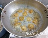 A picture of step 2 of Kaali Maash Bhajiye.