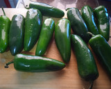 Foto del paso 1 de la receta: Chiles jalapeños rellenos de machaca y queso