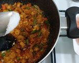 A picture of step 4 of Tom yum shrimp rice.