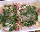Foto del paso 4 de la receta: Sargo al horno, al perejil con cebollitas francesas