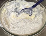 A picture of step 1 of Egg Tuna Pie.