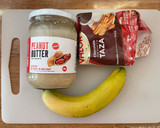 Foto del paso 1 de la receta: Bocaditos de plátano y crema de cacahuete