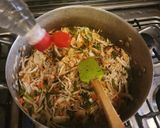 A picture of step 3 of Chicken Chow mein.