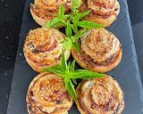 Foto del paso 2 de la receta: Rollitos de hojaldre con jamón de York y queso 🧀