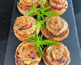 Foto del paso 2 de la receta: Rollitos de hojaldre con jamón de York y queso 🧀