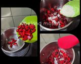 Foto langkah ke 2 dari resep Korean Strawberry Milk.